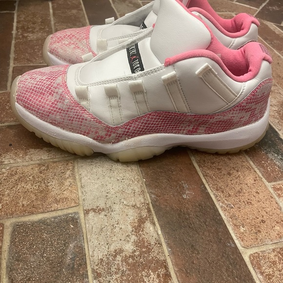 Air Jordan 11 Retro Low pink - Picture 4 of 9